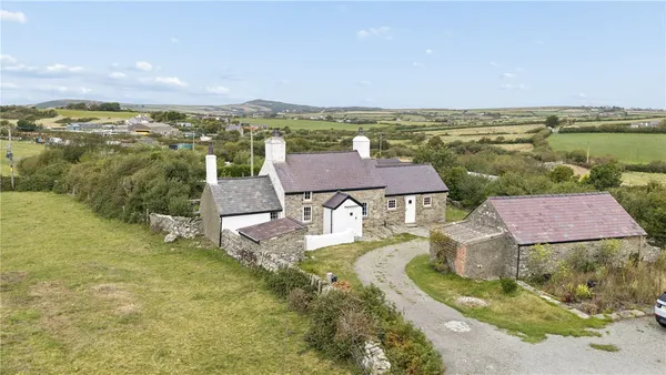Llanfaethlu, Holyhead, LL65 photo 1