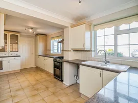 Sutherland Drive, Lowestoft thumb 3