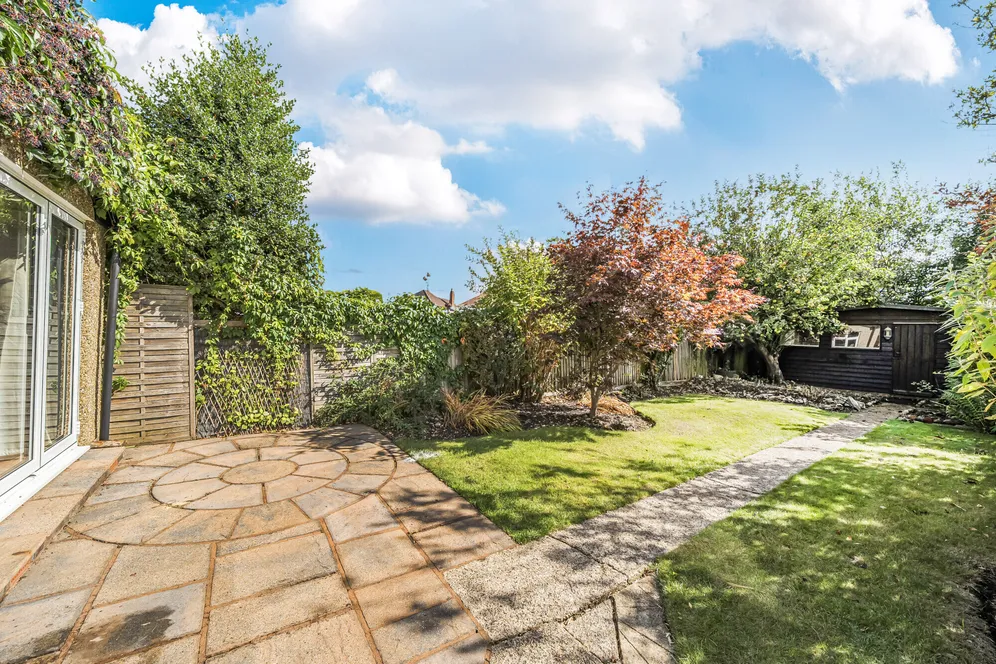 Claremont Crescent, Croxley Green, WD3 photo 11
