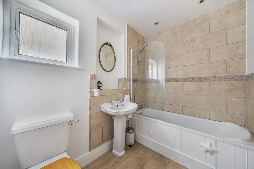 Claremont Crescent, Croxley Green, WD3