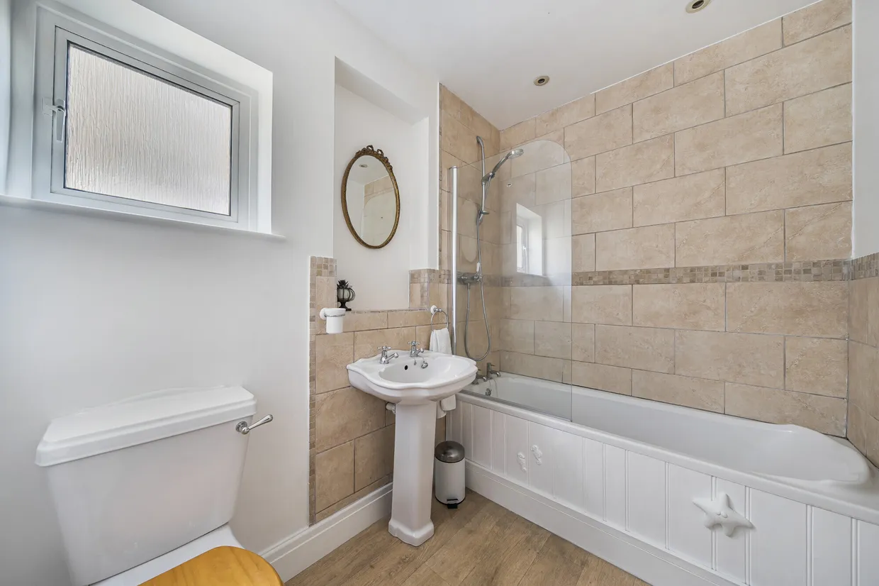 Claremont Crescent, Croxley Green, WD3 photo 12