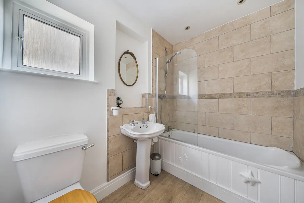 Claremont Crescent, Croxley Green, WD3 photo 12