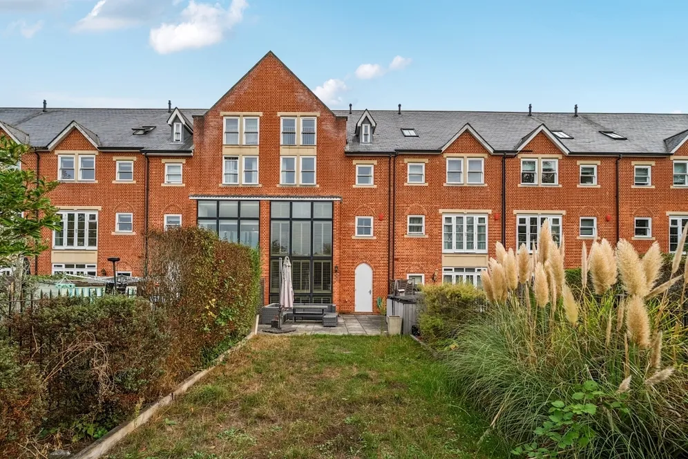 The Cloisters Bridgeman Drive SL4 photo 6