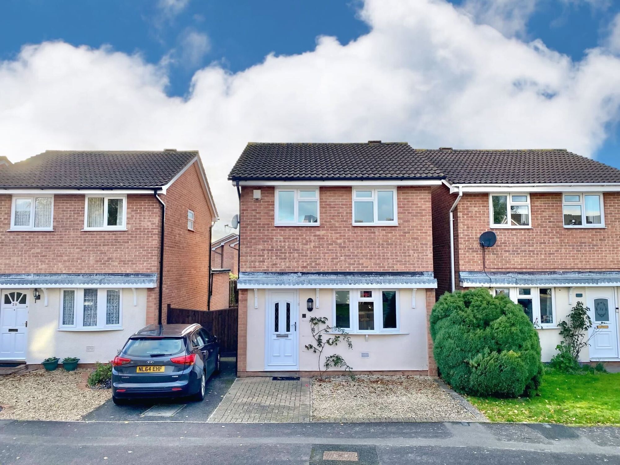 Ashbourne Crescent, Taunton Image 1