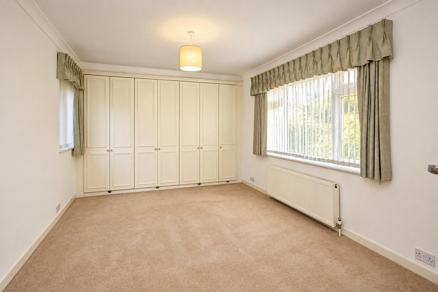Lawn Road, Milford on Sea Image 9