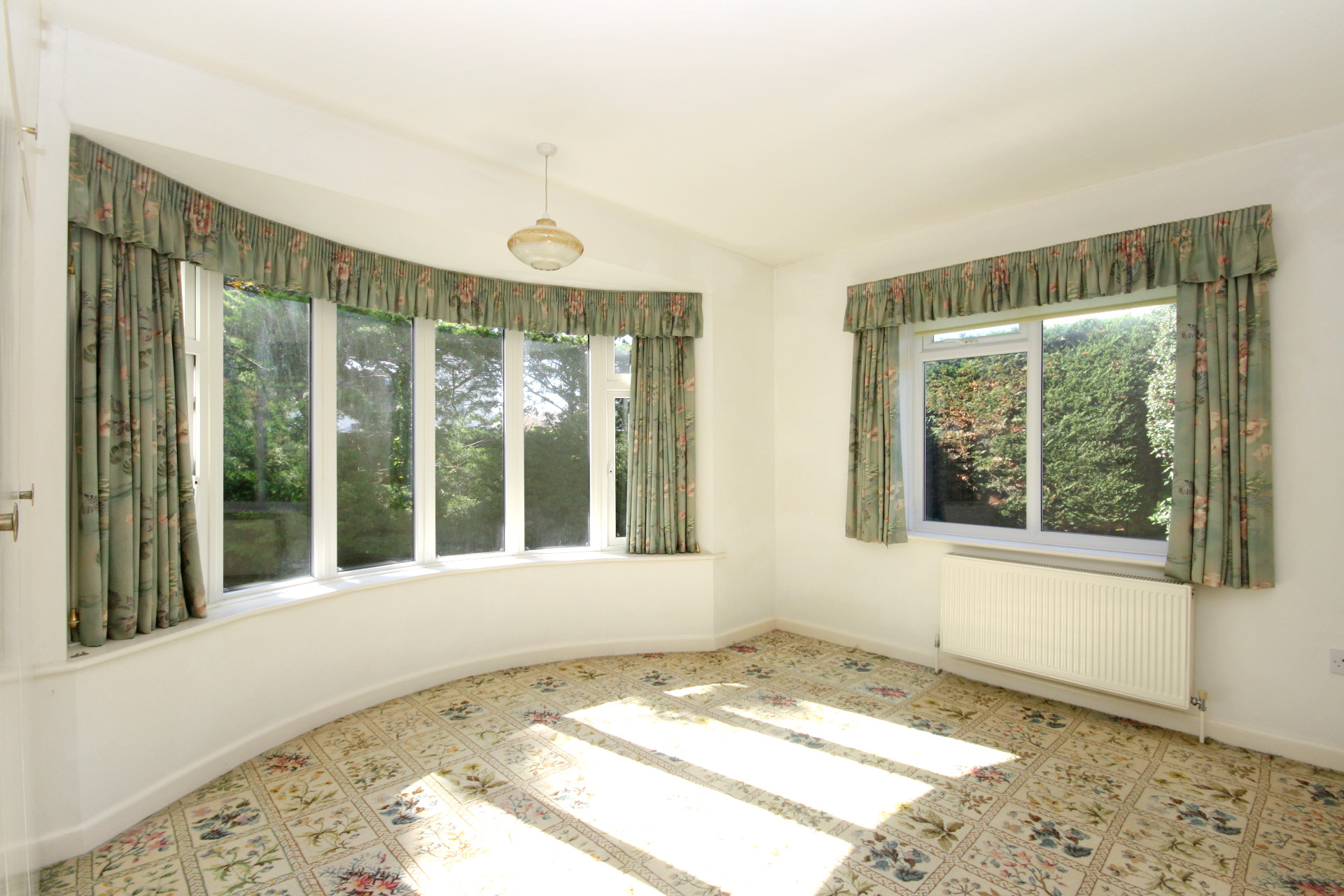 Lawn Road, Milford on Sea Image 12