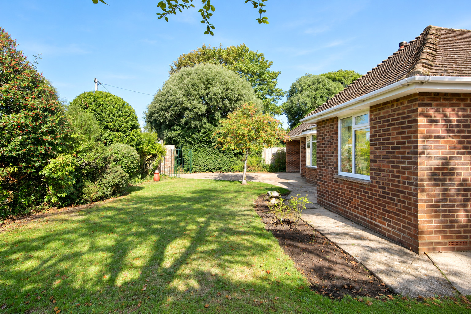 Lawn Road, Milford on Sea Image 18