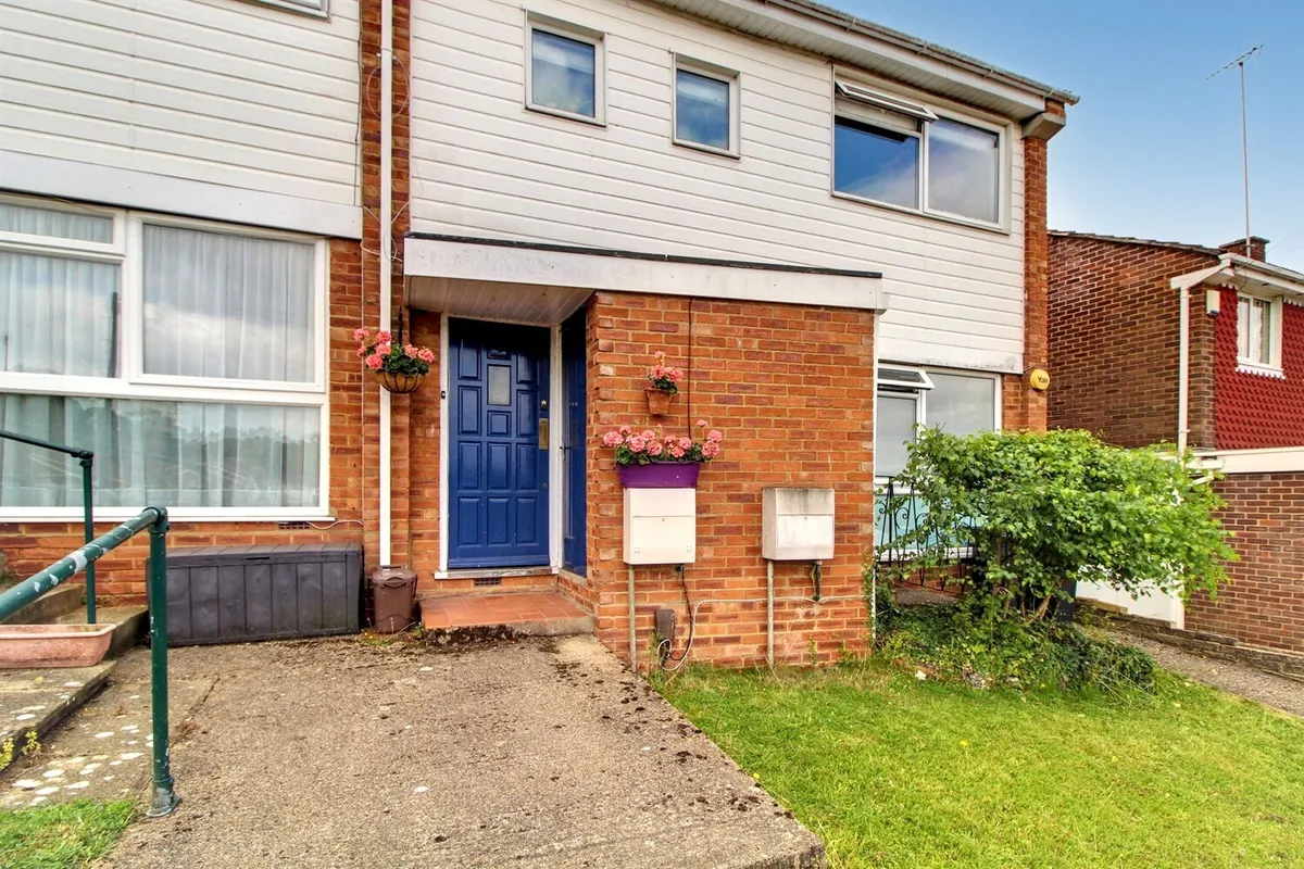 Valley Fields Crescent, EN2