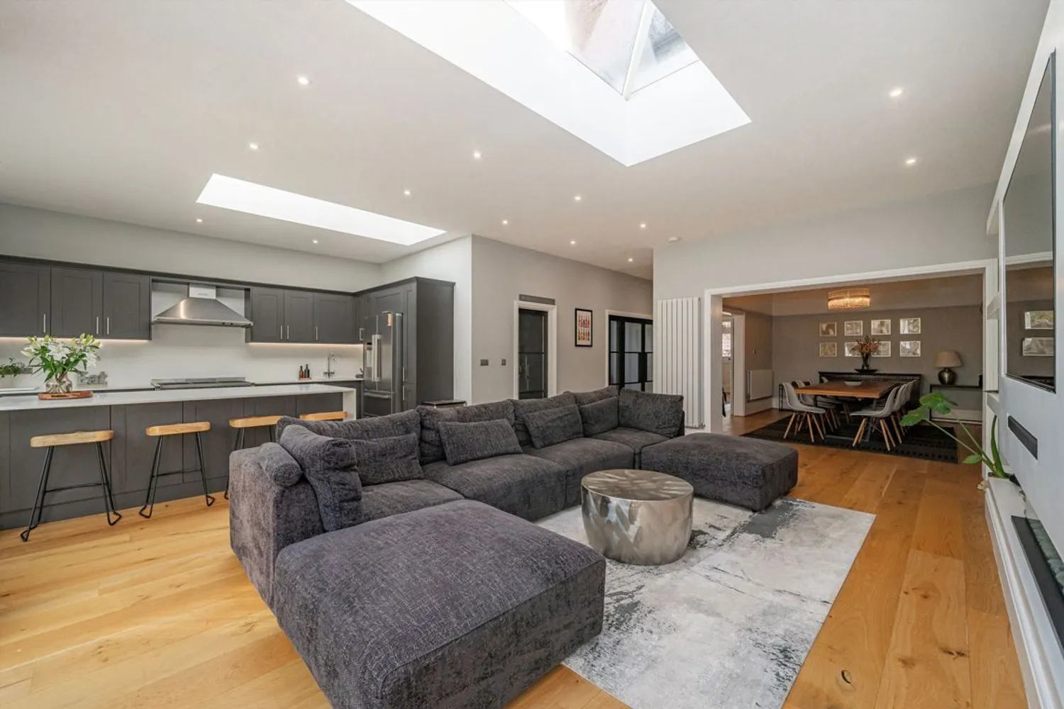 Curzon Road, Weybridge, KT13 photo 3