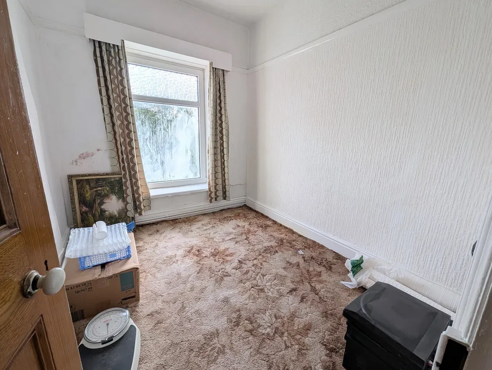 Property carousel item 12