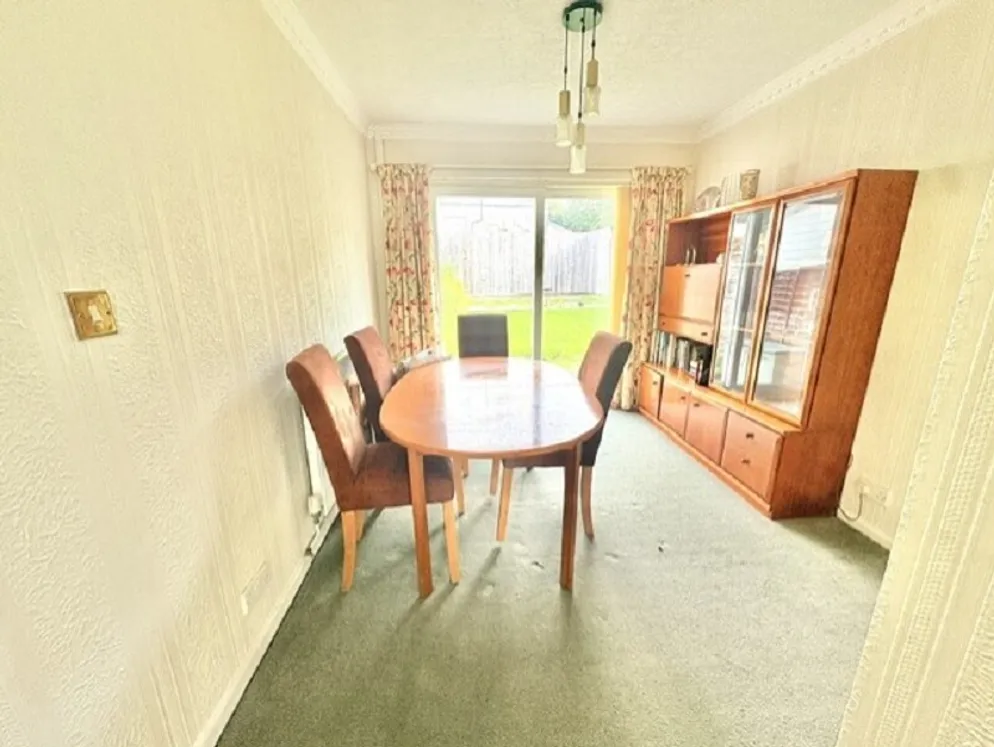 Property carousel item 5