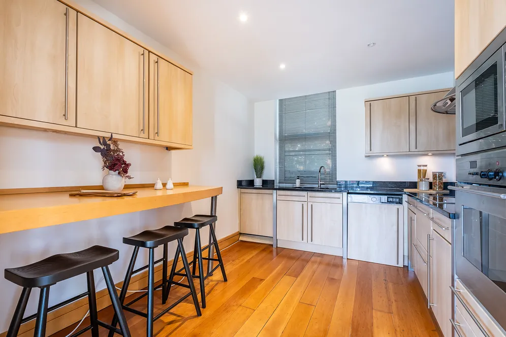 Grosvenor Road, London, SW1V photo 8