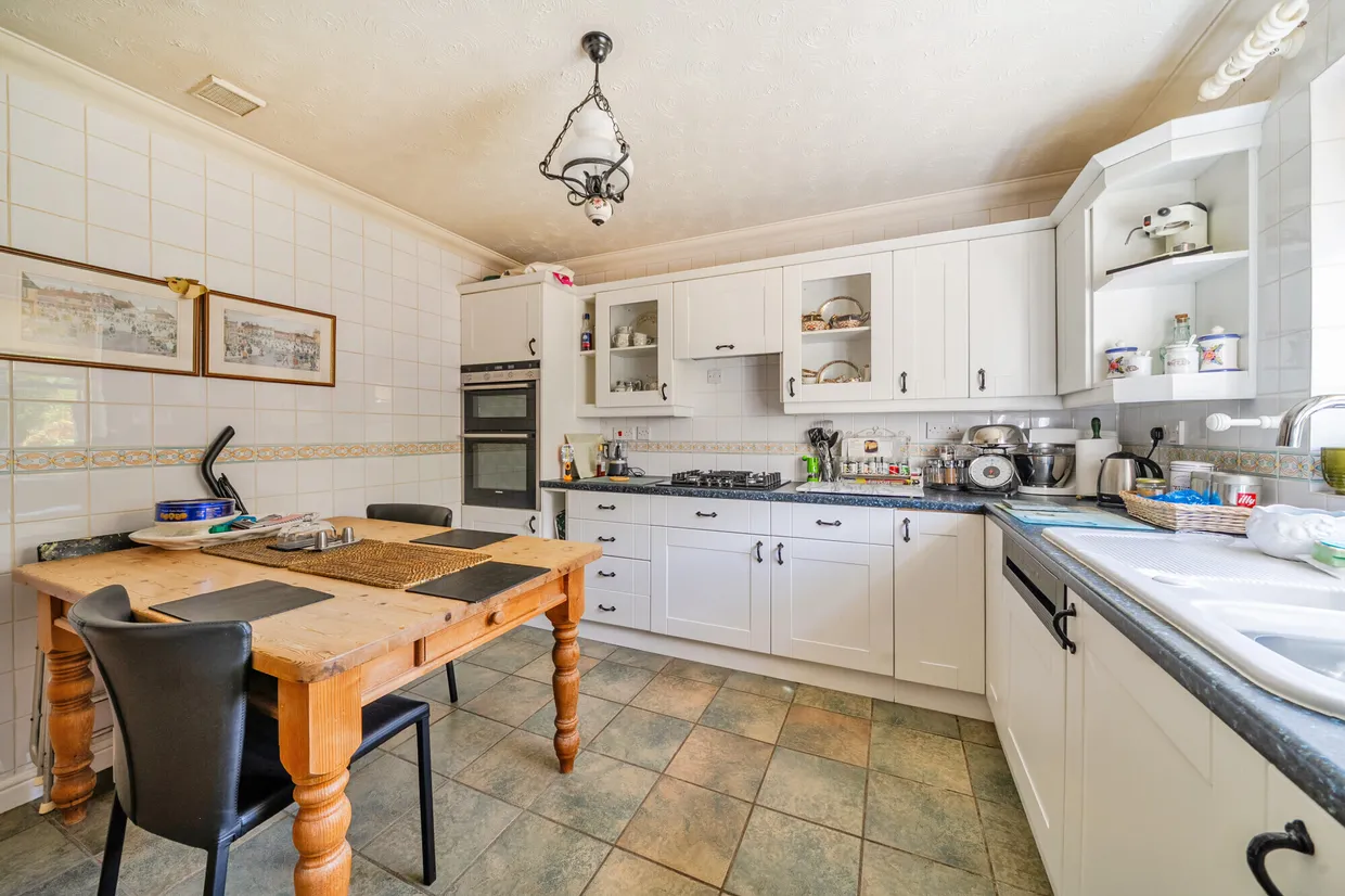 High Street, Selborne, GU34 photo 4