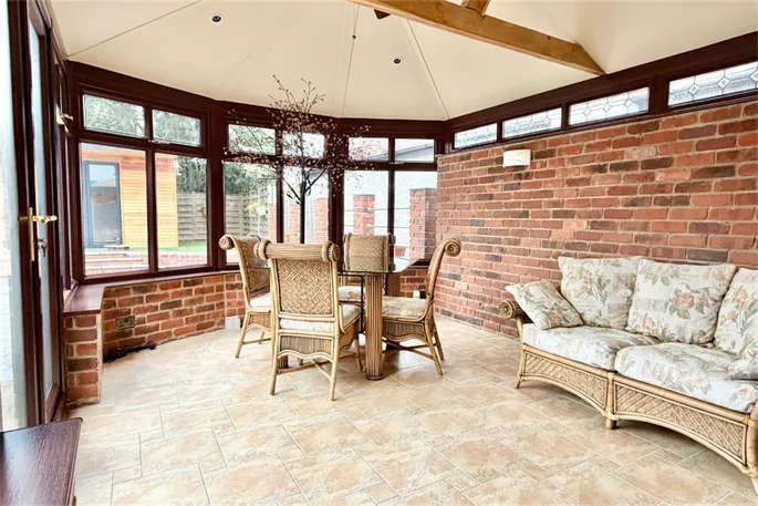 Property carousel image 10