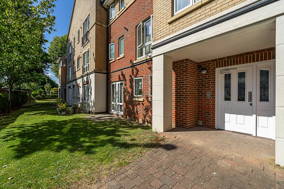 Grasgarth Close, Acton, W3 photo 10