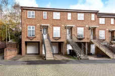 Irvine Place, Virginia Water GU25 photo 1