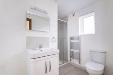 Taunton Avenue Hounslow TW3 photo 6
