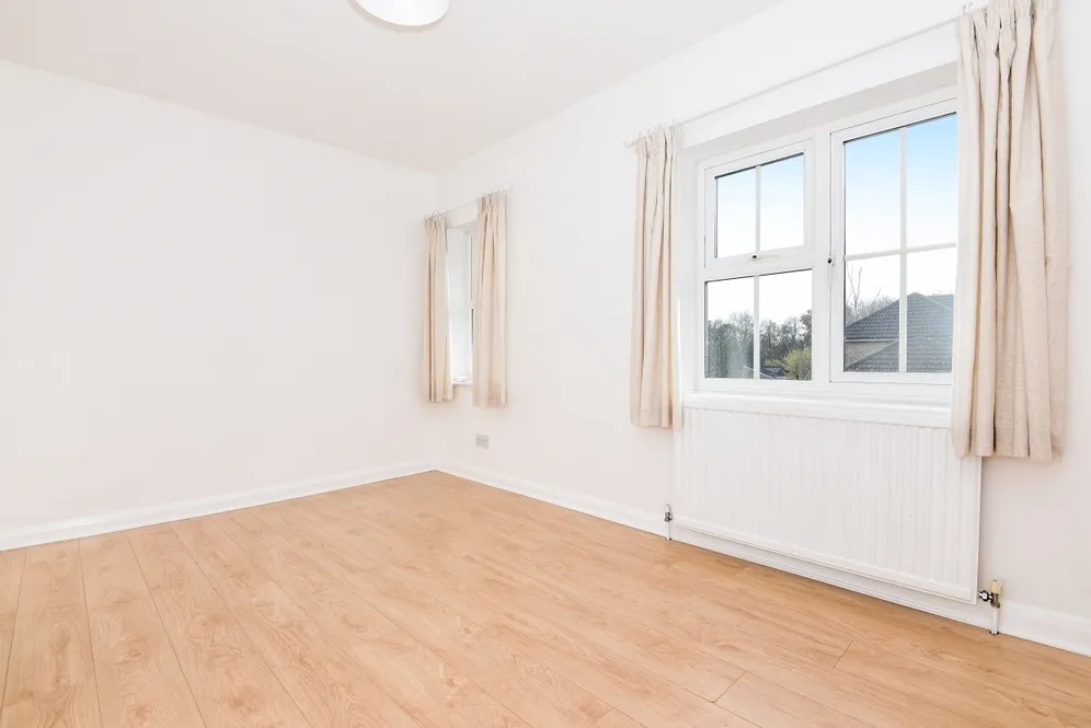 Irvine Place, Virginia Water GU25 photo 6