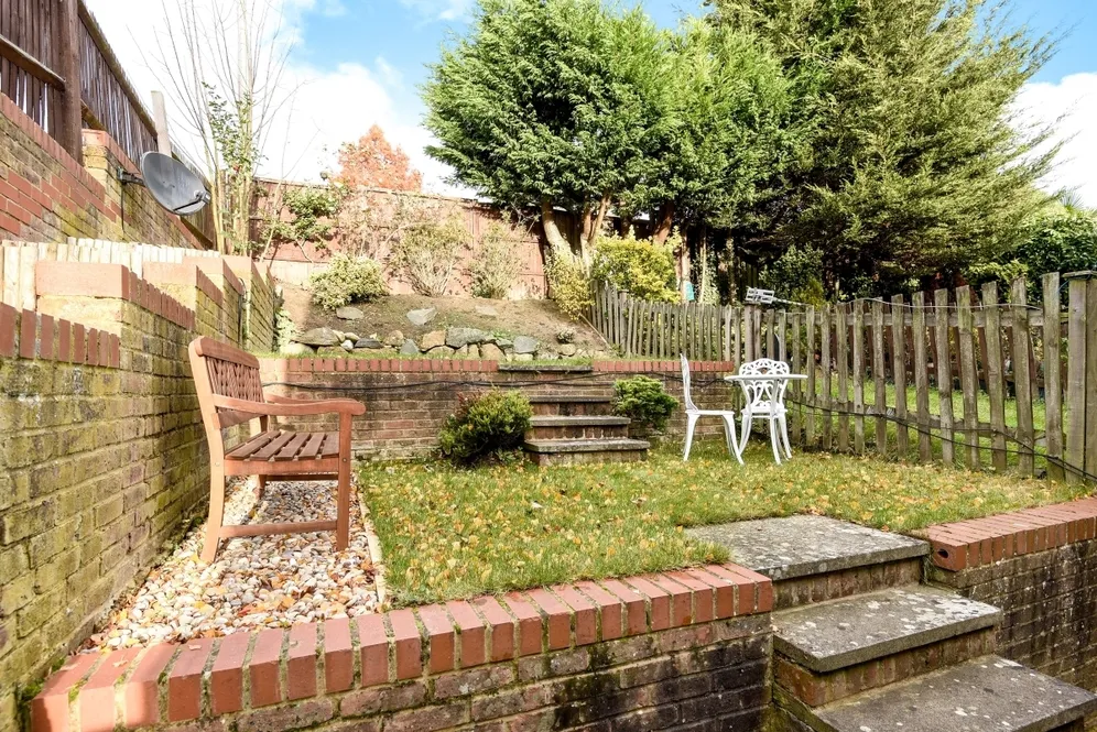 Irvine Place, Virginia Water GU25 photo 9