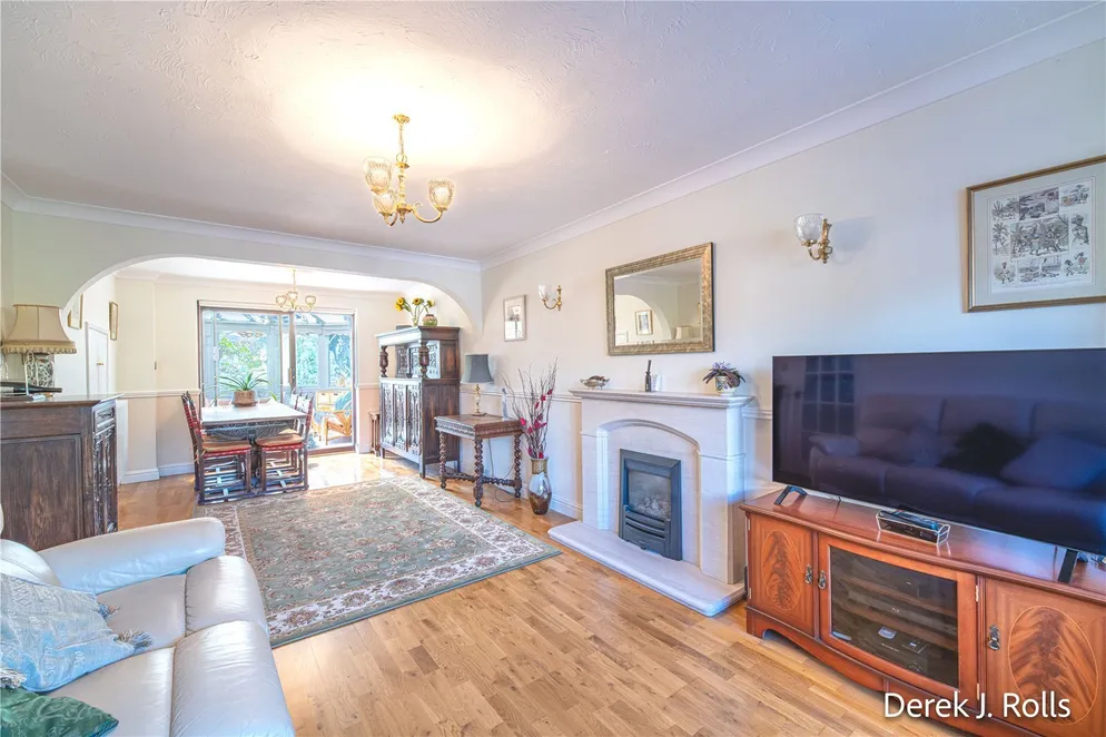 Property carousel item 4
