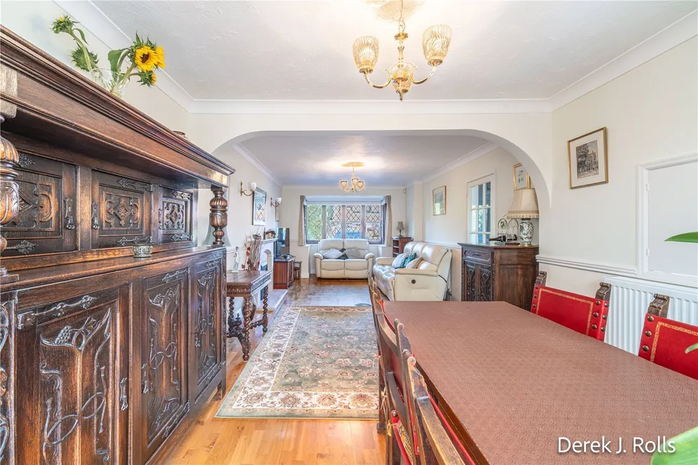 Property carousel item 6
