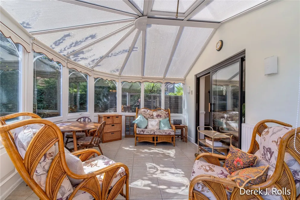 Property carousel item 9