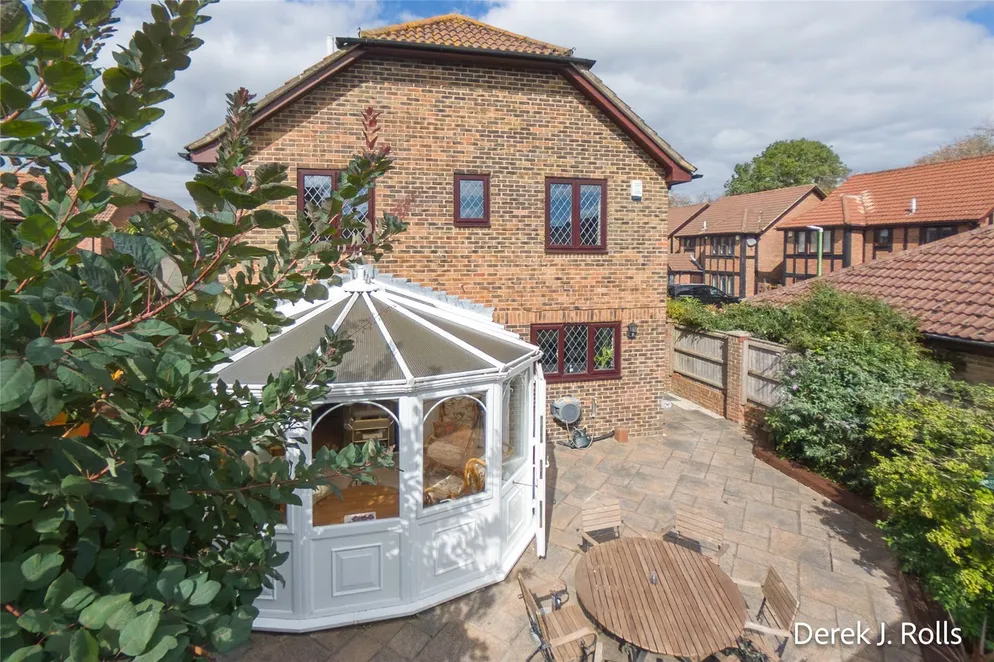 Property carousel item 32