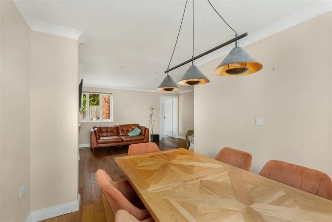 Property carousel image 17
