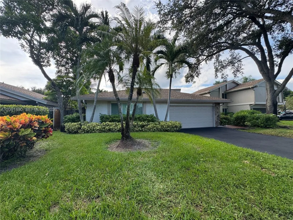 76 Ivy Rd, Hollywood, FL 33021