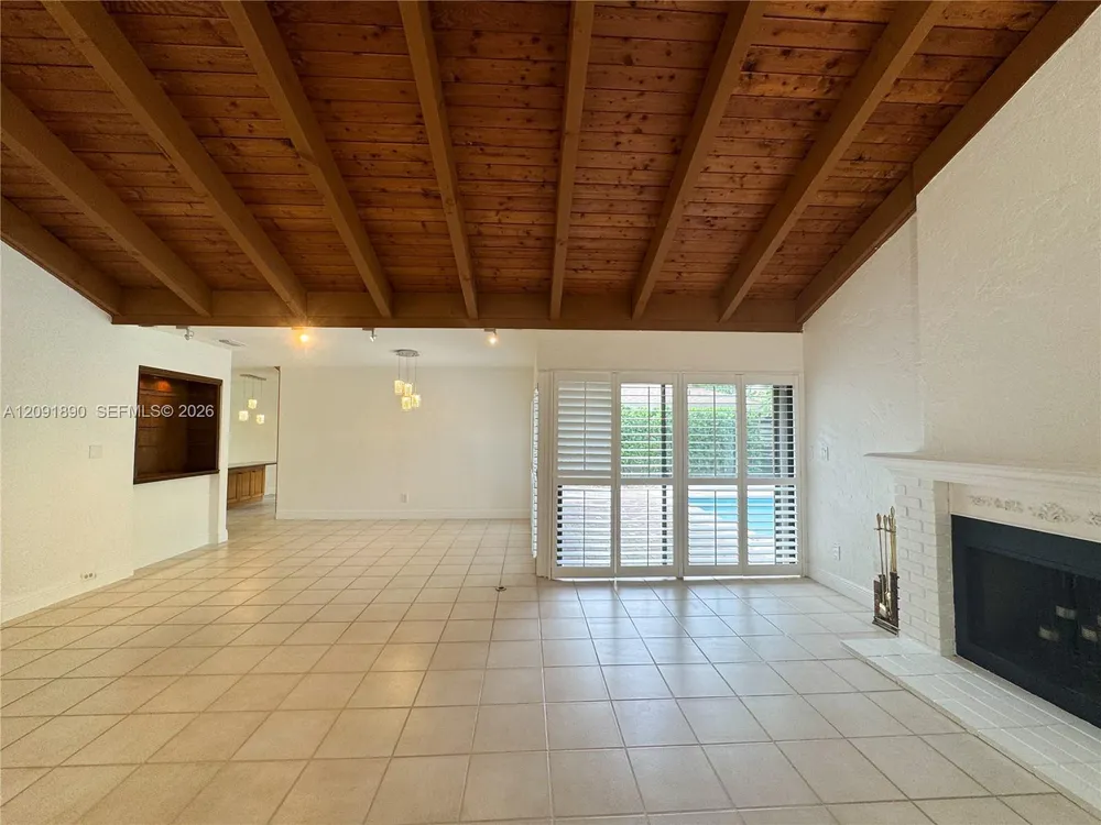 76 Ivy Rd, Hollywood, FL 33021