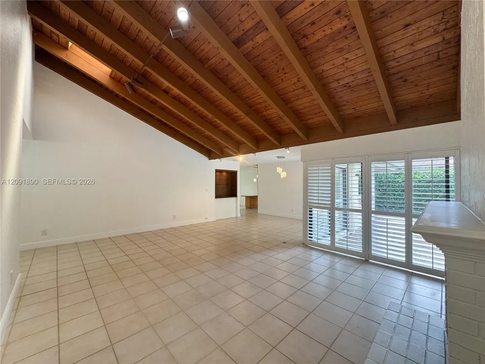 76 Ivy Rd, Hollywood, FL 33021