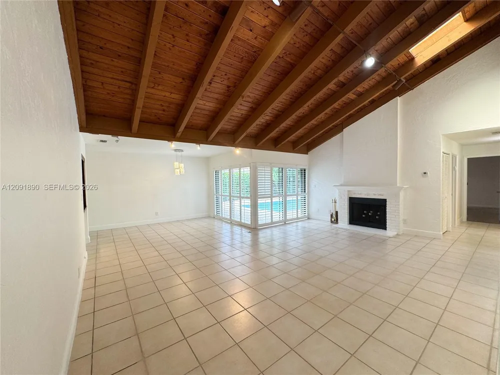 76 Ivy Rd, Hollywood, FL 33021