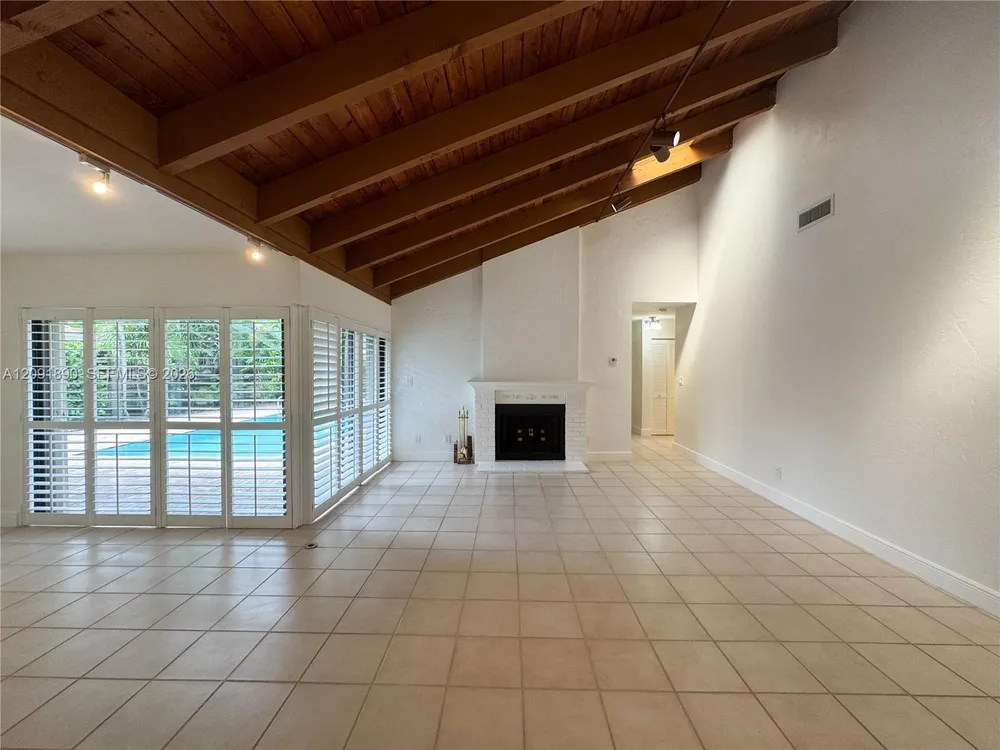 76 Ivy Rd, Hollywood, FL 33021