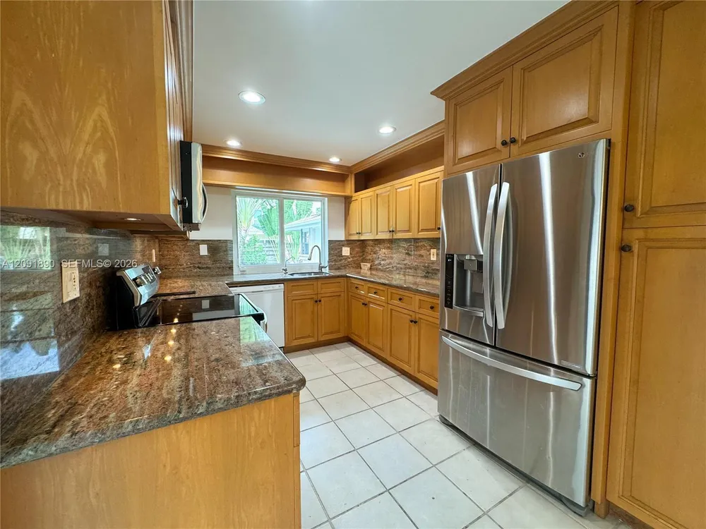 76 Ivy Rd, Hollywood, FL 33021