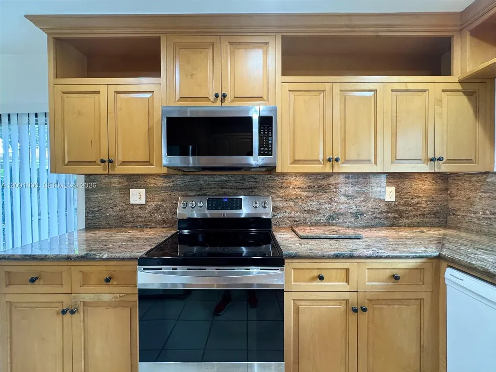 76 Ivy Rd, Hollywood, FL 33021