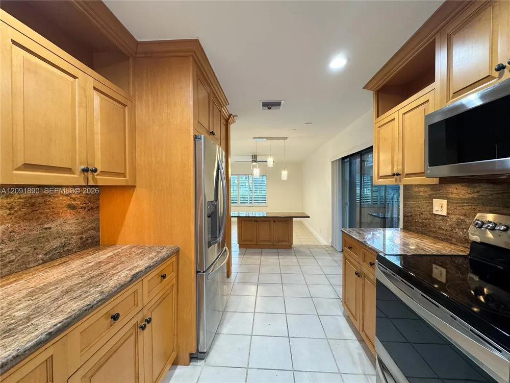 76 Ivy Rd, Hollywood, FL 33021