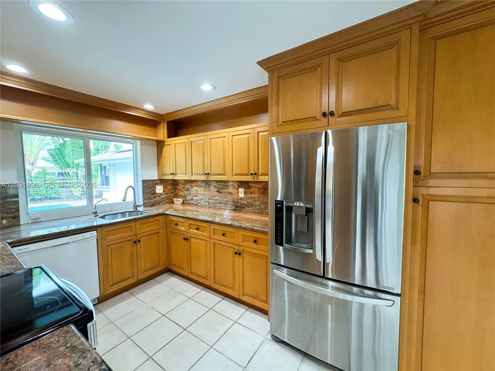 76 Ivy Rd, Hollywood, FL 33021