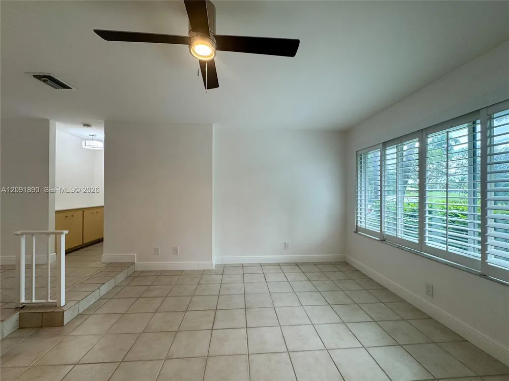 76 Ivy Rd, Hollywood, FL 33021