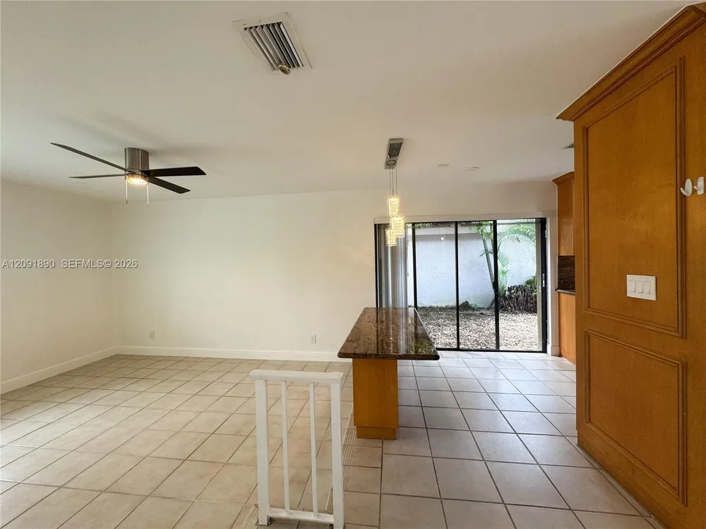 76 Ivy Rd, Hollywood, FL 33021