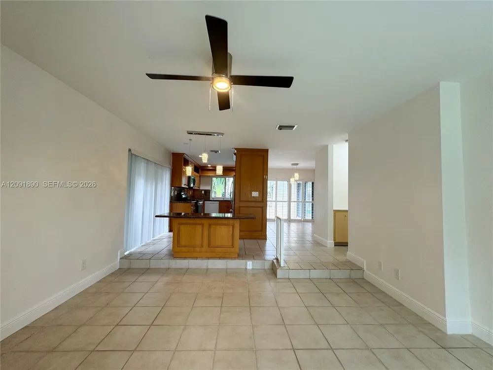 76 Ivy Rd, Hollywood, FL 33021