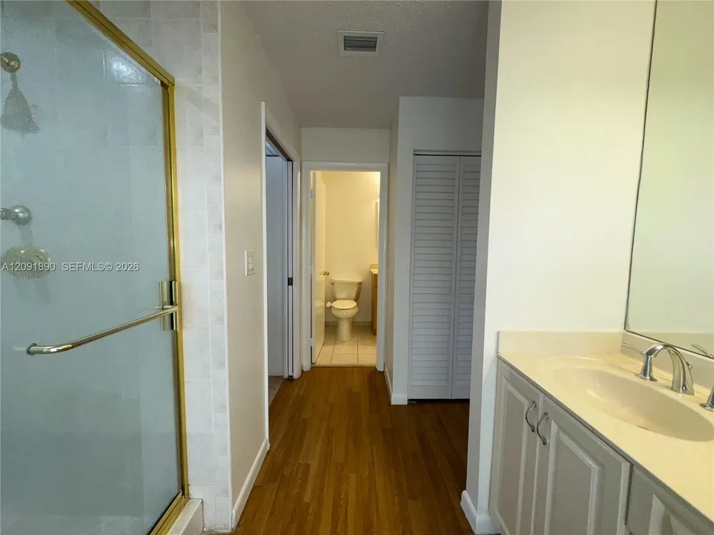 76 Ivy Rd, Hollywood, FL 33021