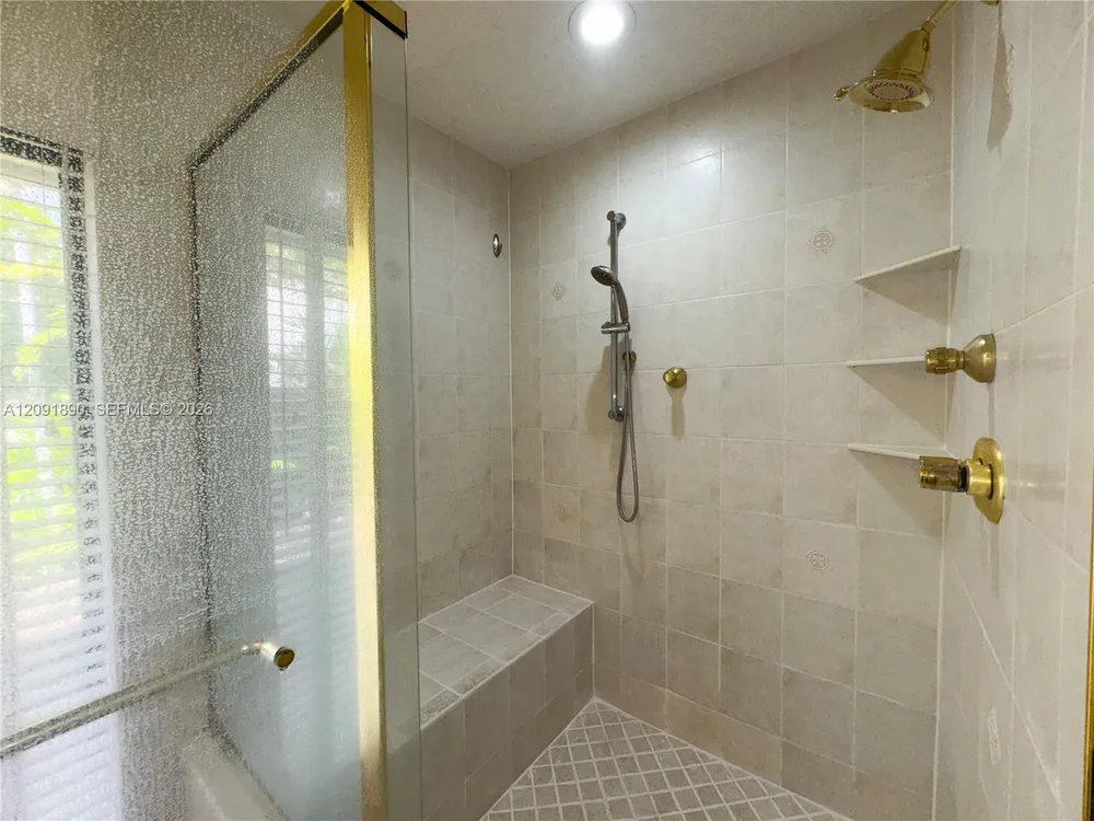 76 Ivy Rd, Hollywood, FL 33021