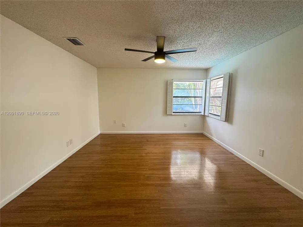 76 Ivy Rd, Hollywood, FL 33021