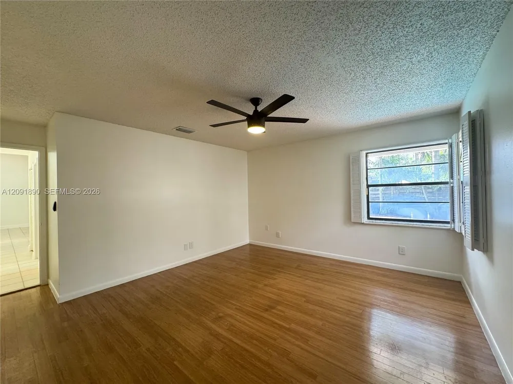 76 Ivy Rd, Hollywood, FL 33021