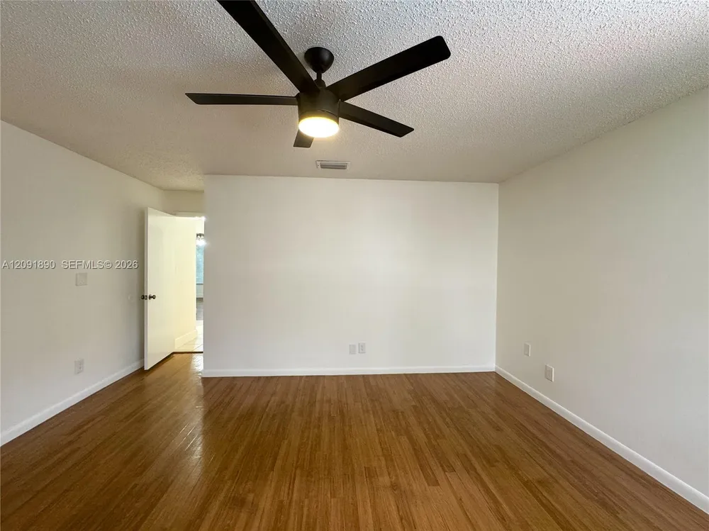 76 Ivy Rd, Hollywood, FL 33021