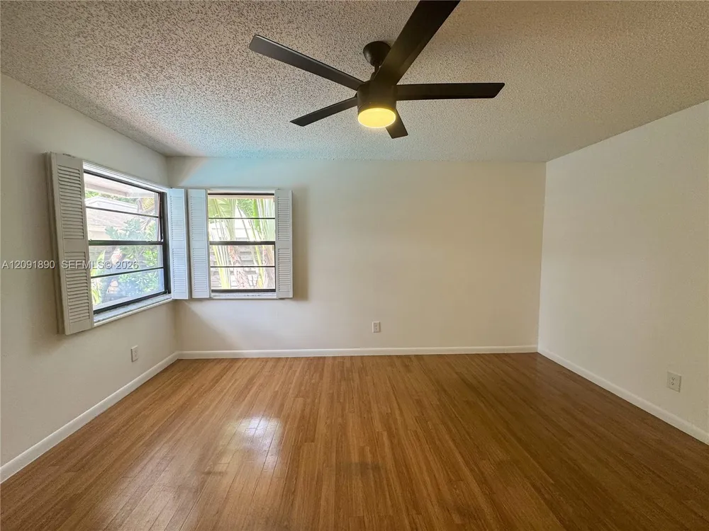 76 Ivy Rd, Hollywood, FL 33021