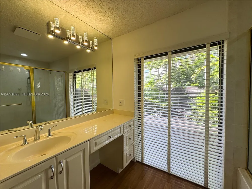 76 Ivy Rd, Hollywood, FL 33021