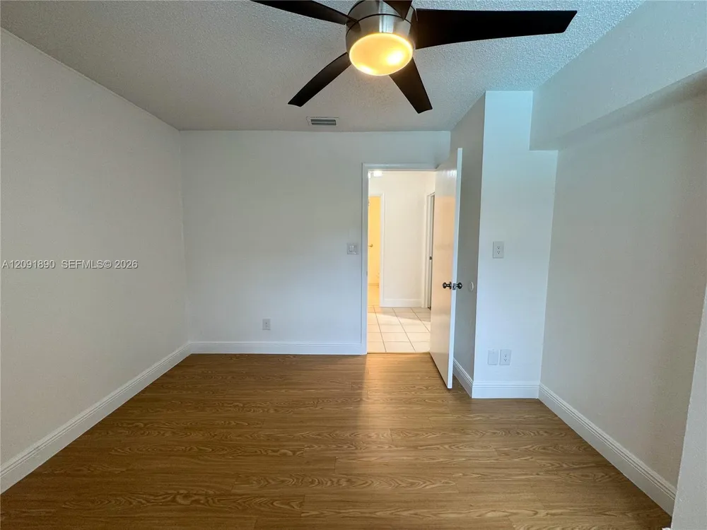 76 Ivy Rd, Hollywood, FL 33021