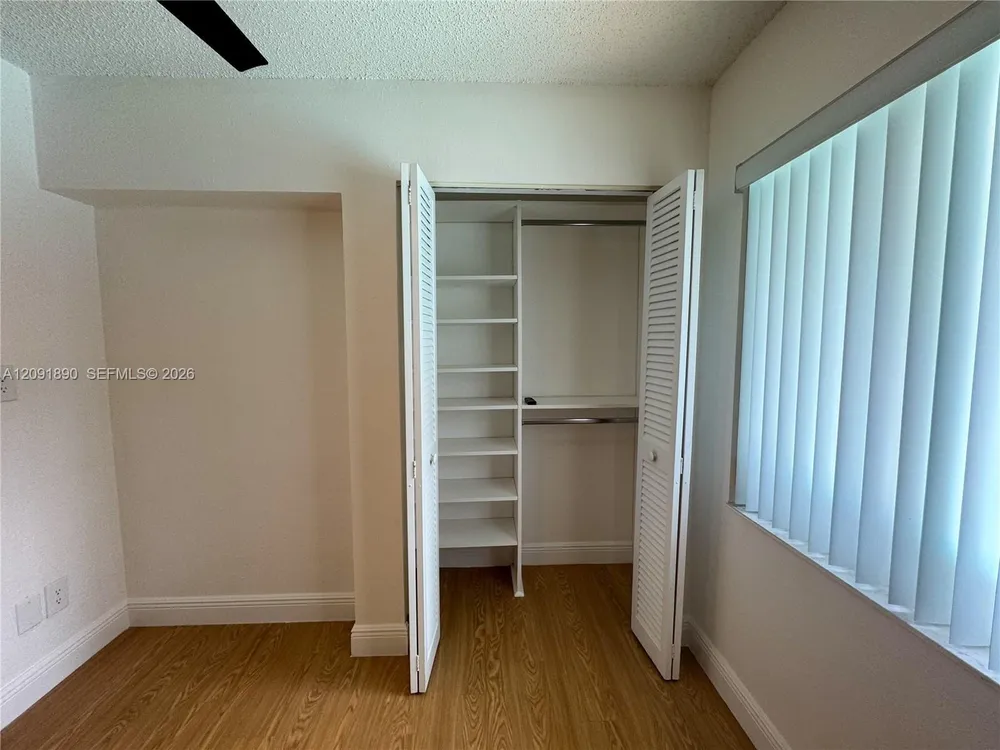 76 Ivy Rd, Hollywood, FL 33021