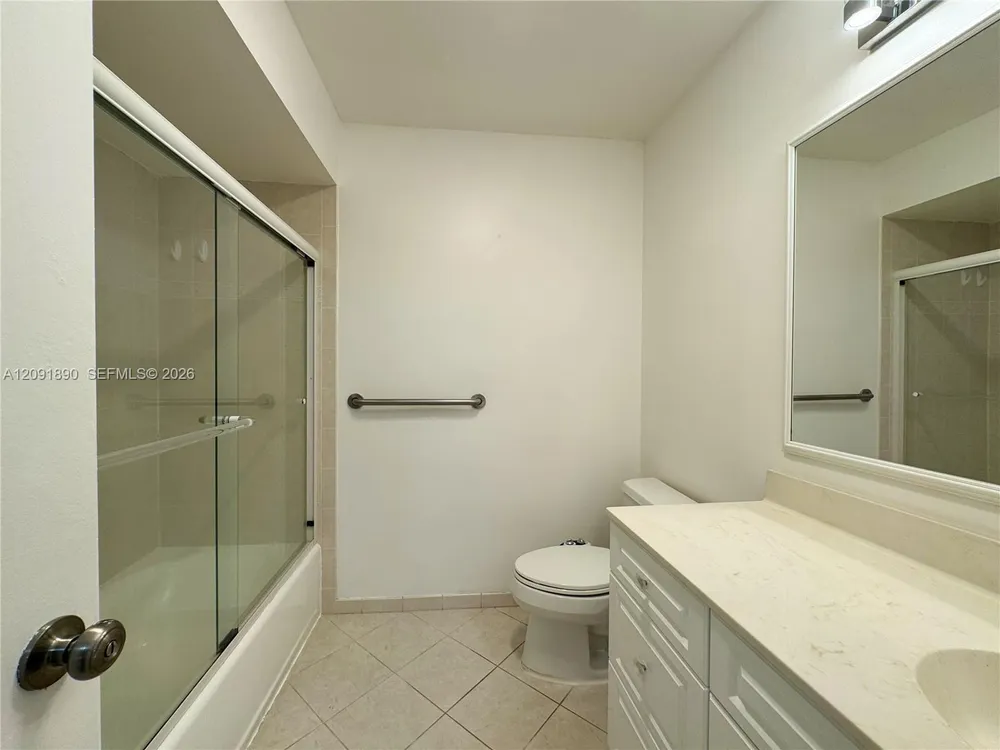 76 Ivy Rd, Hollywood, FL 33021